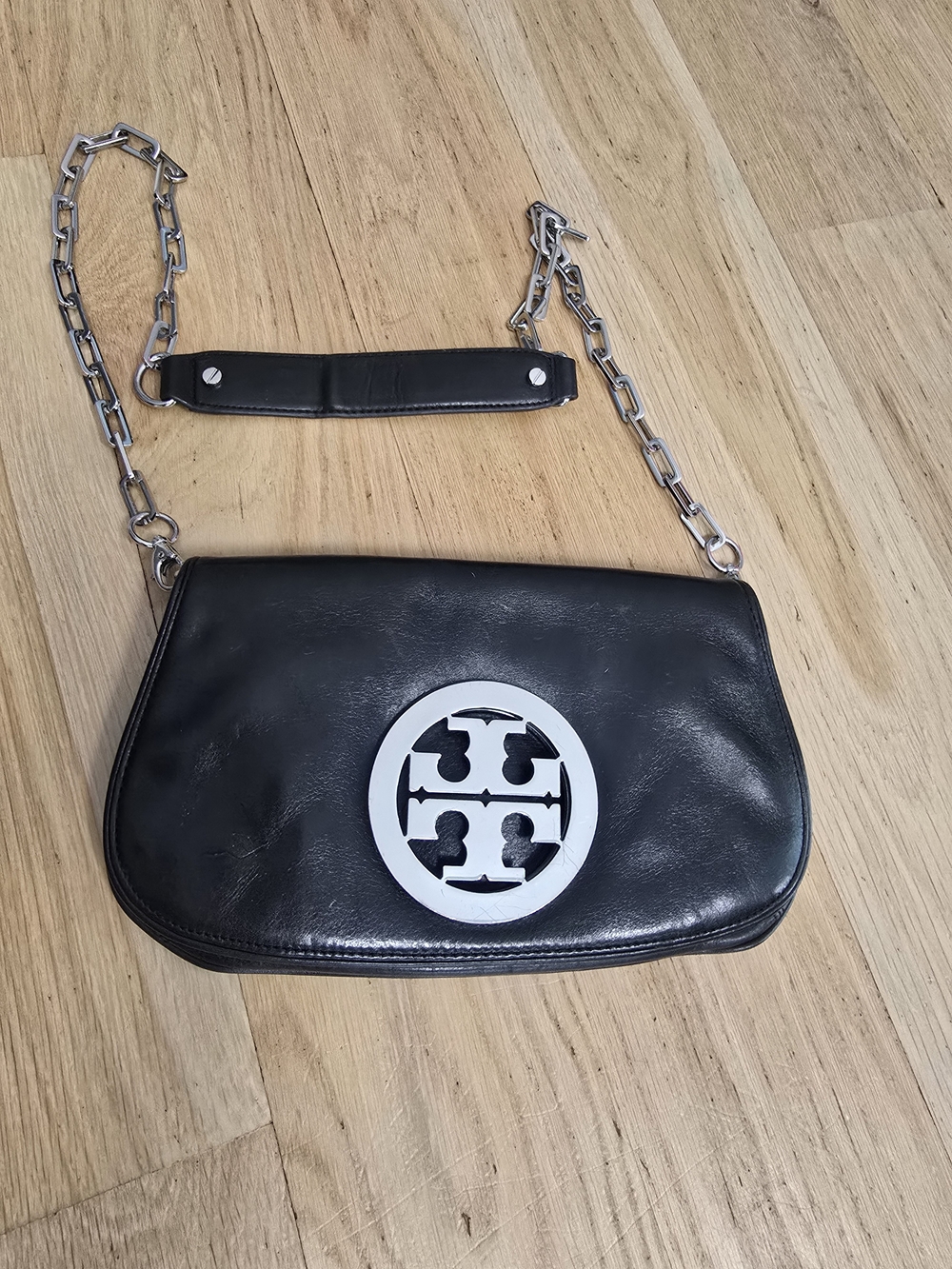 Tory Burch Black Leather Shoulder Bag with Silver Logo and Chain Strap